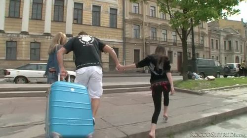 Monica B, Cutie  / Подогнал другу двух красивых питерских шалашовок.