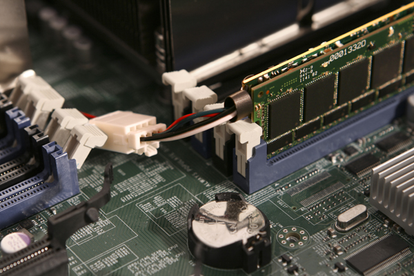 Озу в материнской плате. Nvdimm. Сокет оперативной памяти. Оперативная память. Оперативная память в материнской плате.